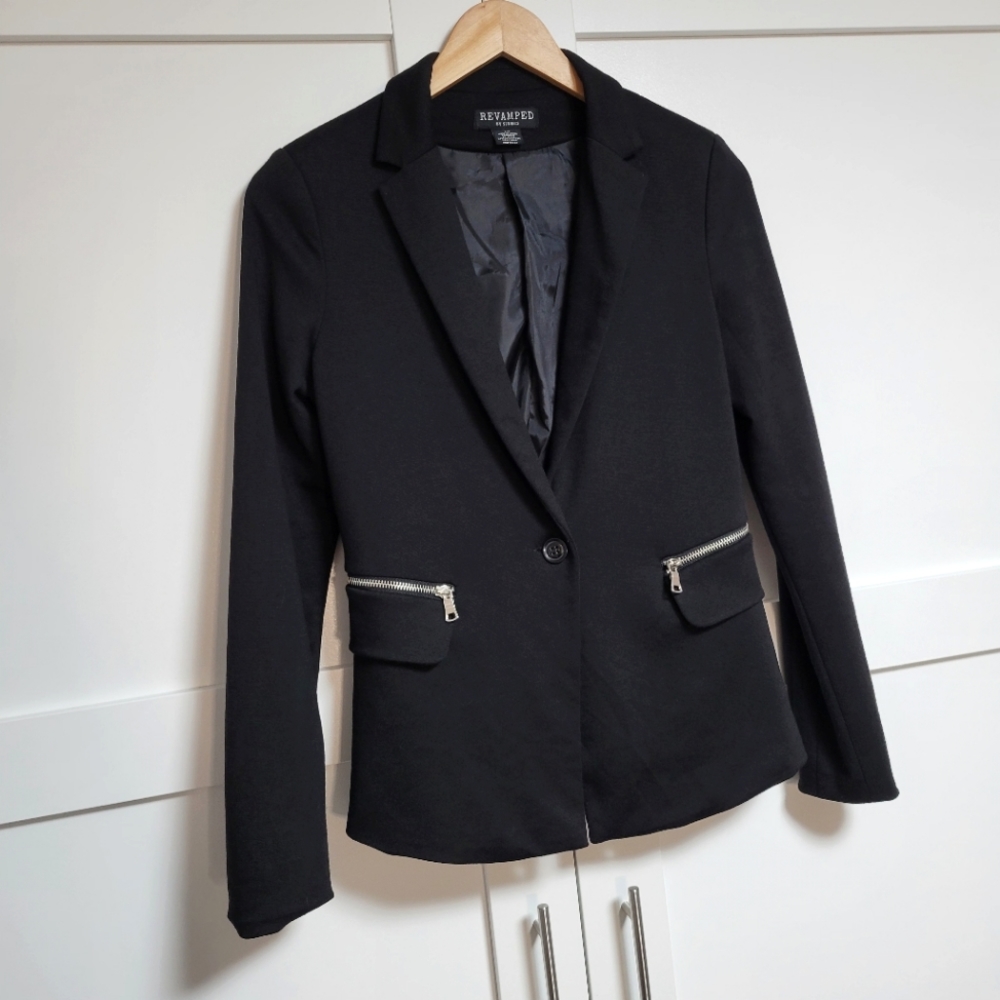 ✨️3 For $30✨️Revamped Black Blazer With Zipper Pockets (S)